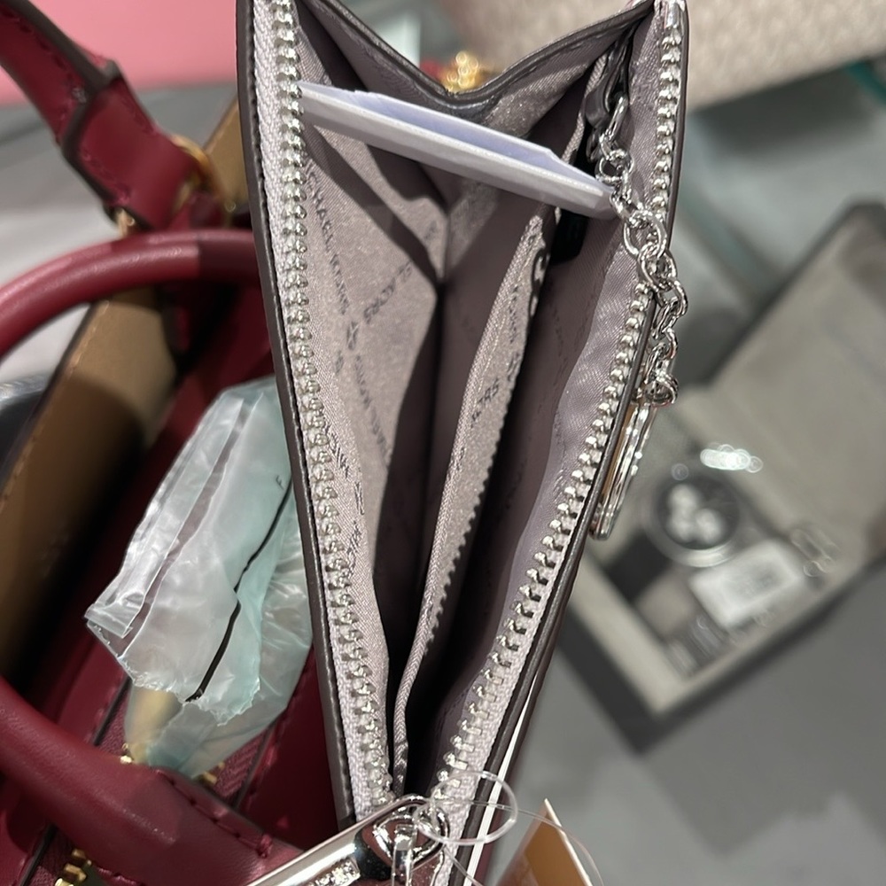MICHAEL KORS
Jet Set Travel Small Top Zip Coin Pouch With ID
Silver 
NWT - Picture 10 of 16